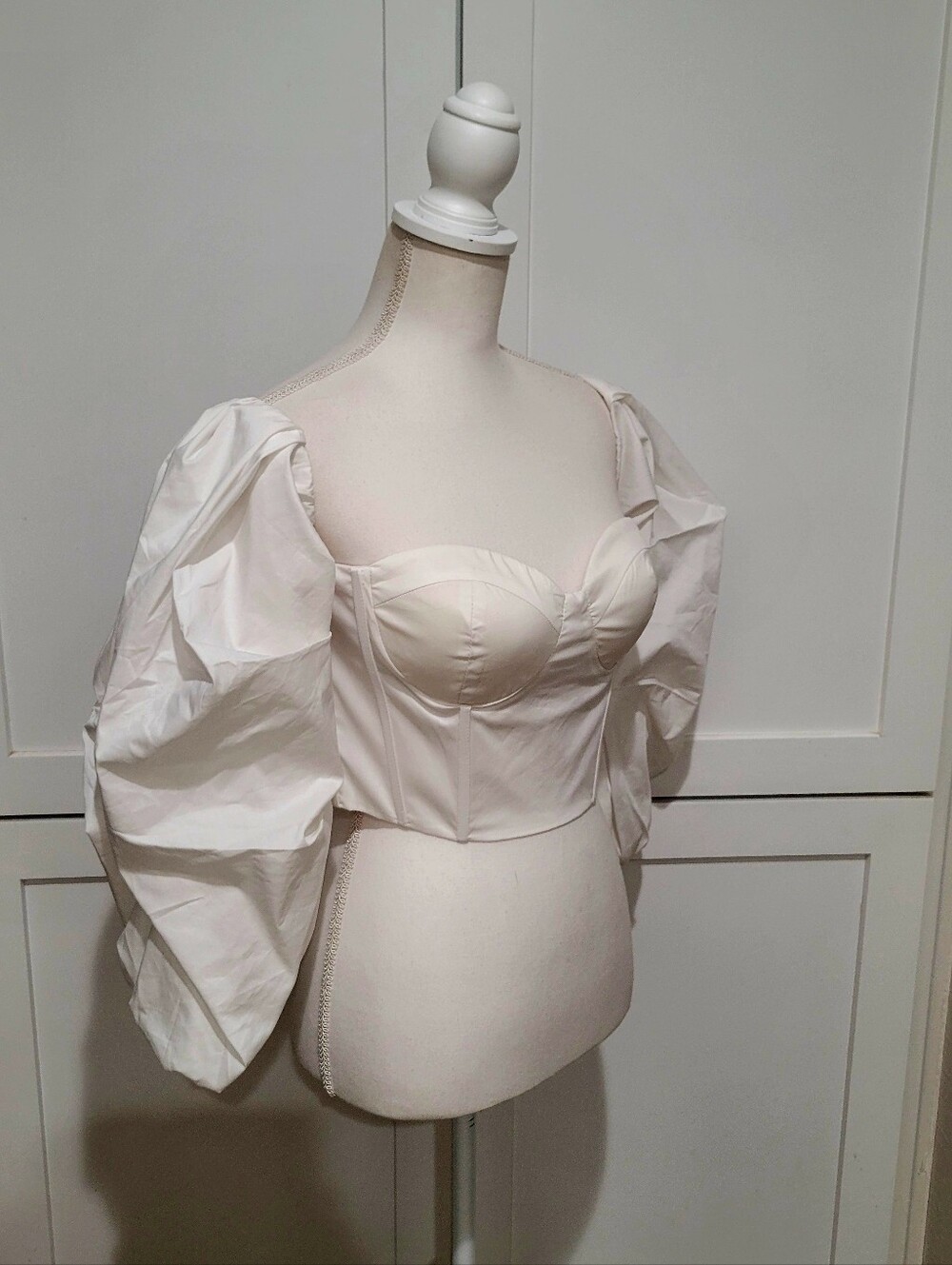 Miss Circle White Corset Top w/Off Shoulder Balloon Sleeves | Size M